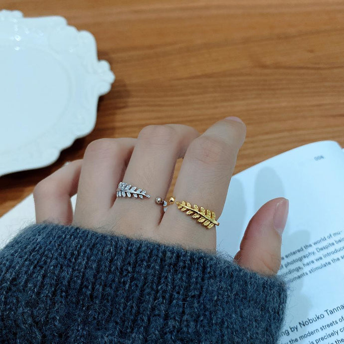 Gold adjustable leaf design ring 