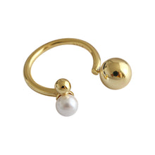 Load image into Gallery viewer, Gold open ring design with pearl
